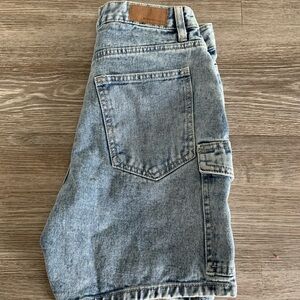 Low rise dad shorts( that’s the style)